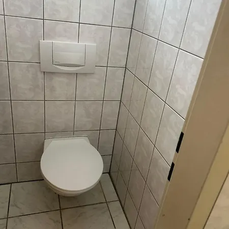 Monteurunterkunft In Ruhiger Lage, Nahe Zentrum 게스트하우스 *