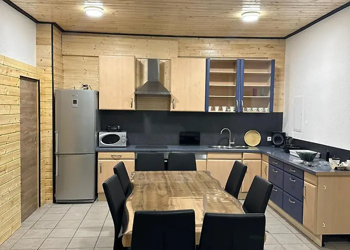 Monteurunterkunft In Ruhiger Lage, Nahe Zentrum *